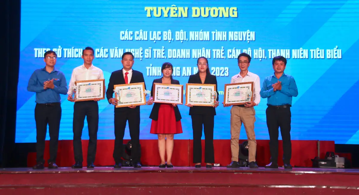 Long An kỷ niệm 67 năm Ngày truyền thống Hội Liên hiệp Thanh niên Việt Nam - Sấy Xanh Greeny